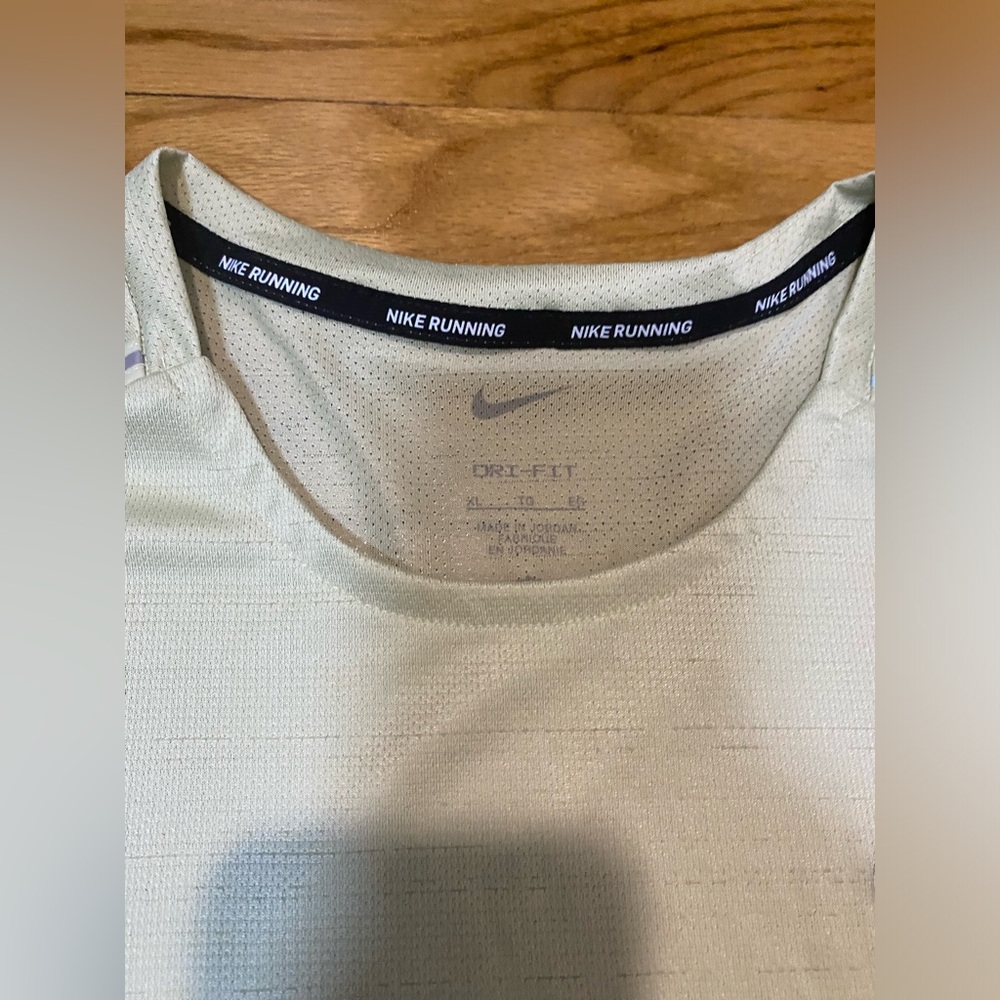 Nike Dri-FIT Miler Short Sleeve Running t-shirt light green Men’s sz XL NEW! - Picture 3 of 6
